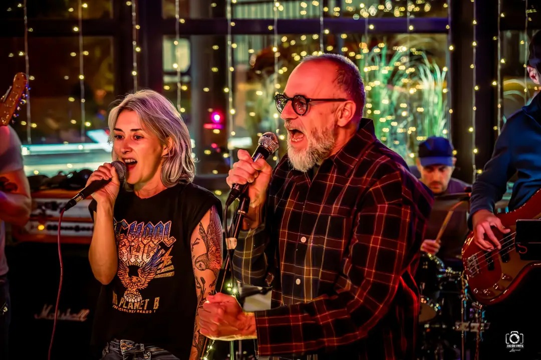 Concert — guirlandes et énergie rock
