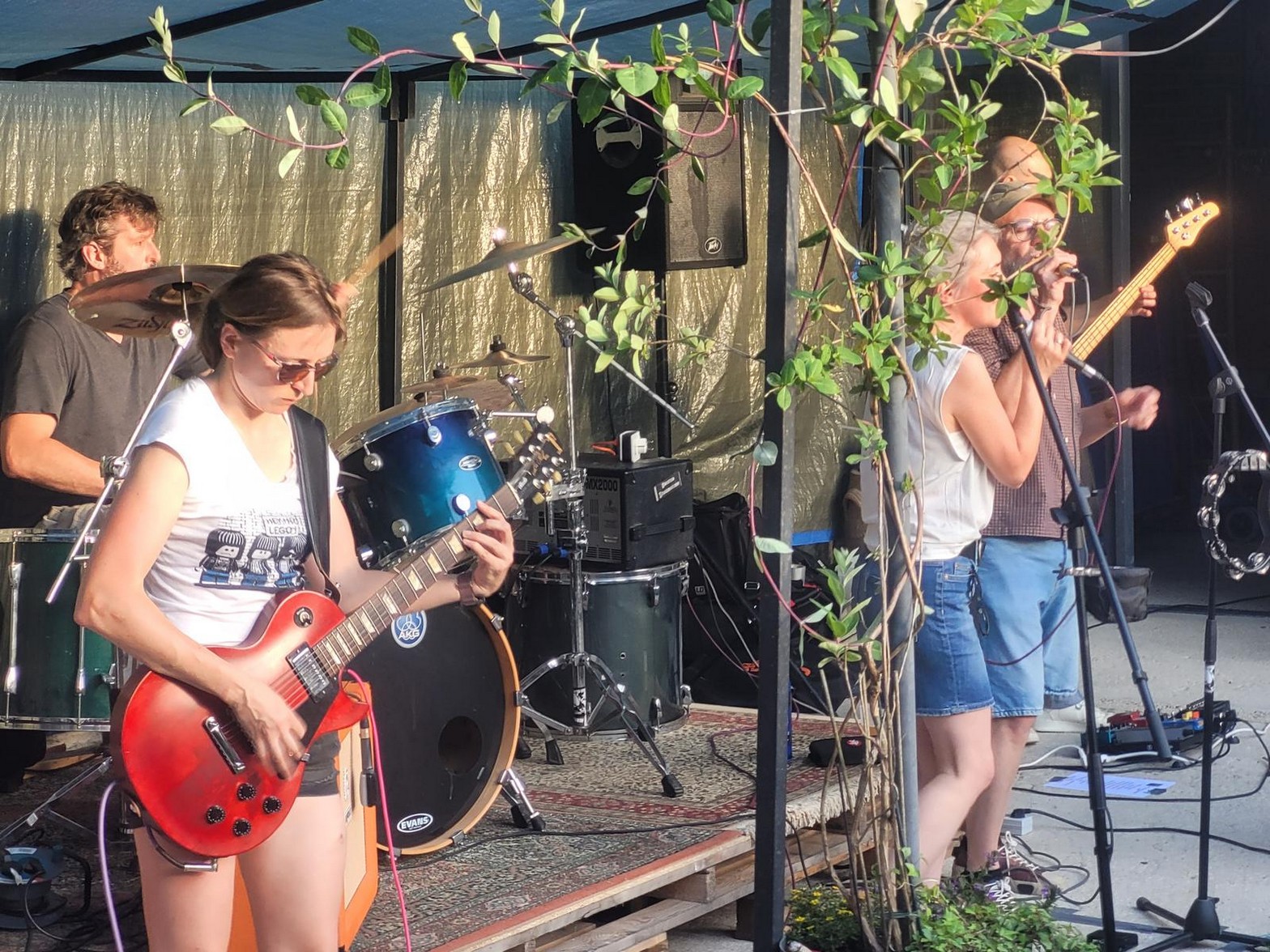Band in Progress — scène en plein air